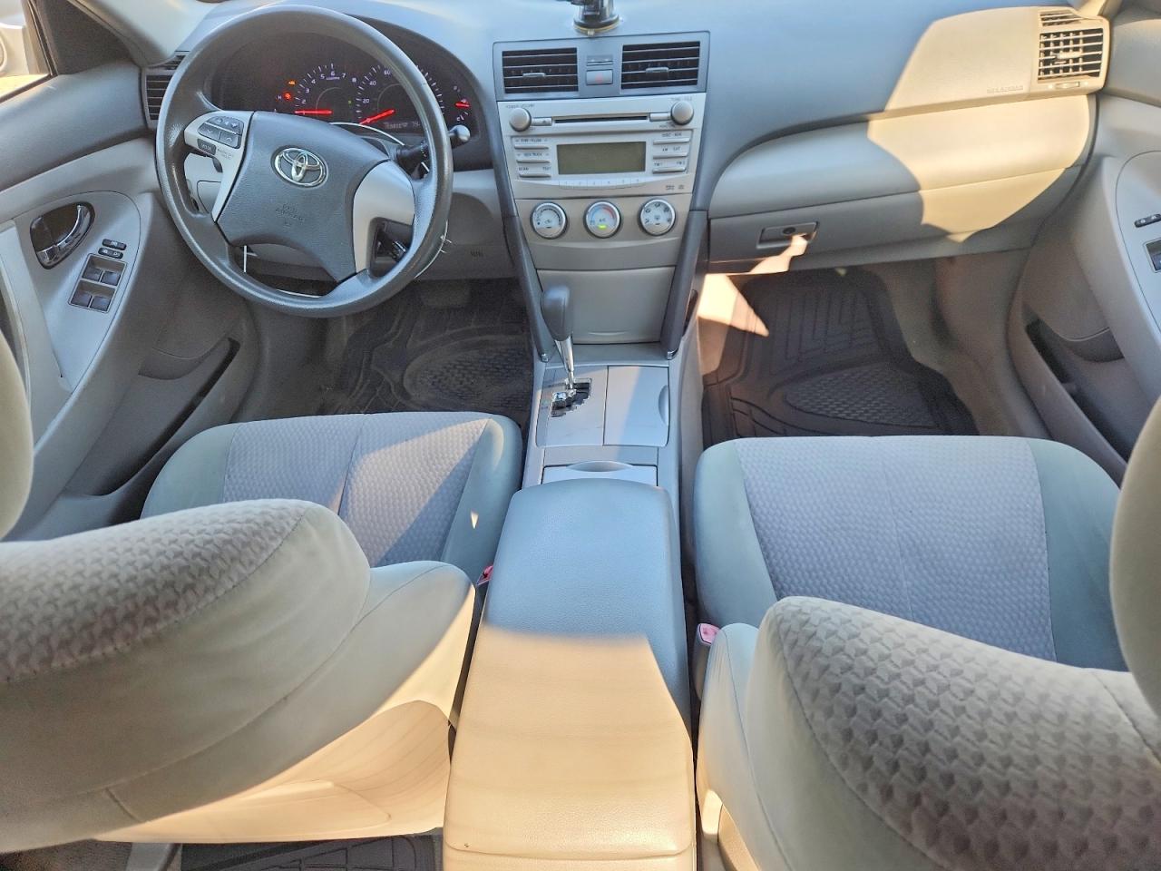 2011 Toyota Camry Le Silver vin: 4T4BF3EKXBR100543