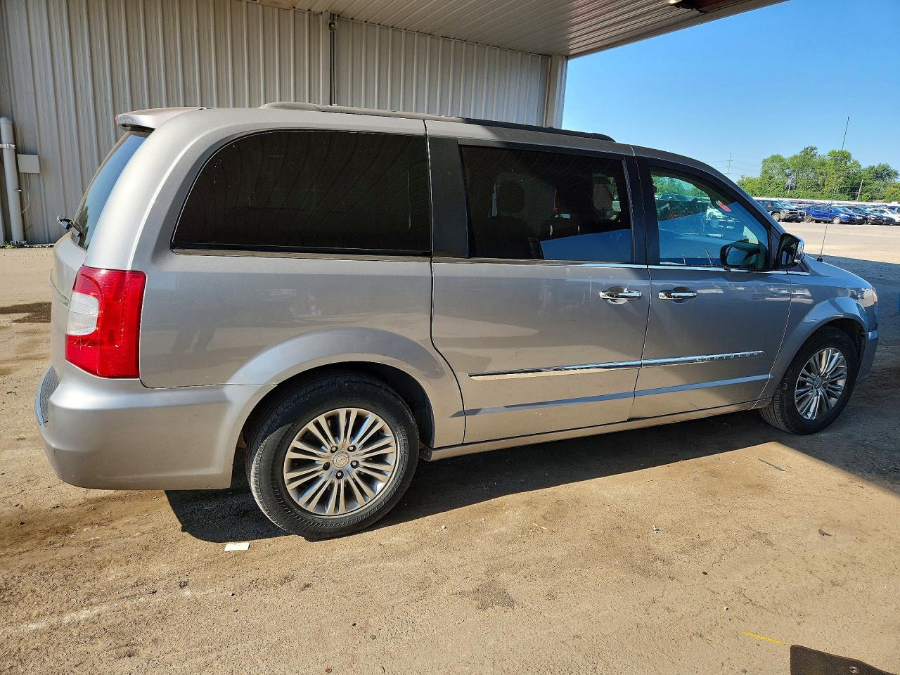 2015 Chrysler Town & Cntry Silver vin: 2C4RC1CG9FR742067