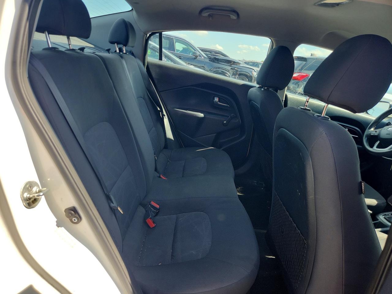 2015 Kia Rio Lx White vin: KNADM4A3XF6427050