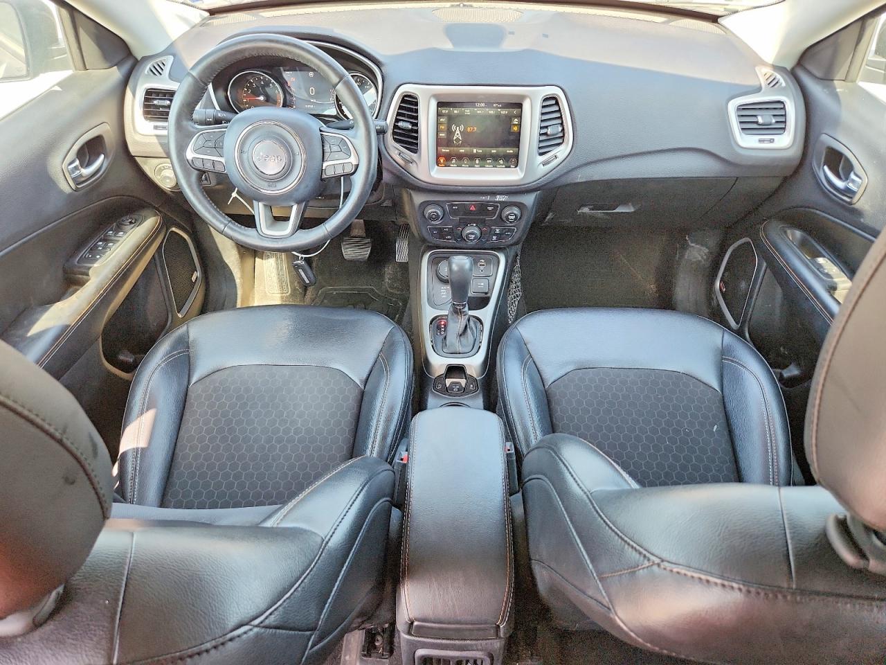 2017 Jeep Compass Latitude Серый vin: 3C4NJDBB3HT629176