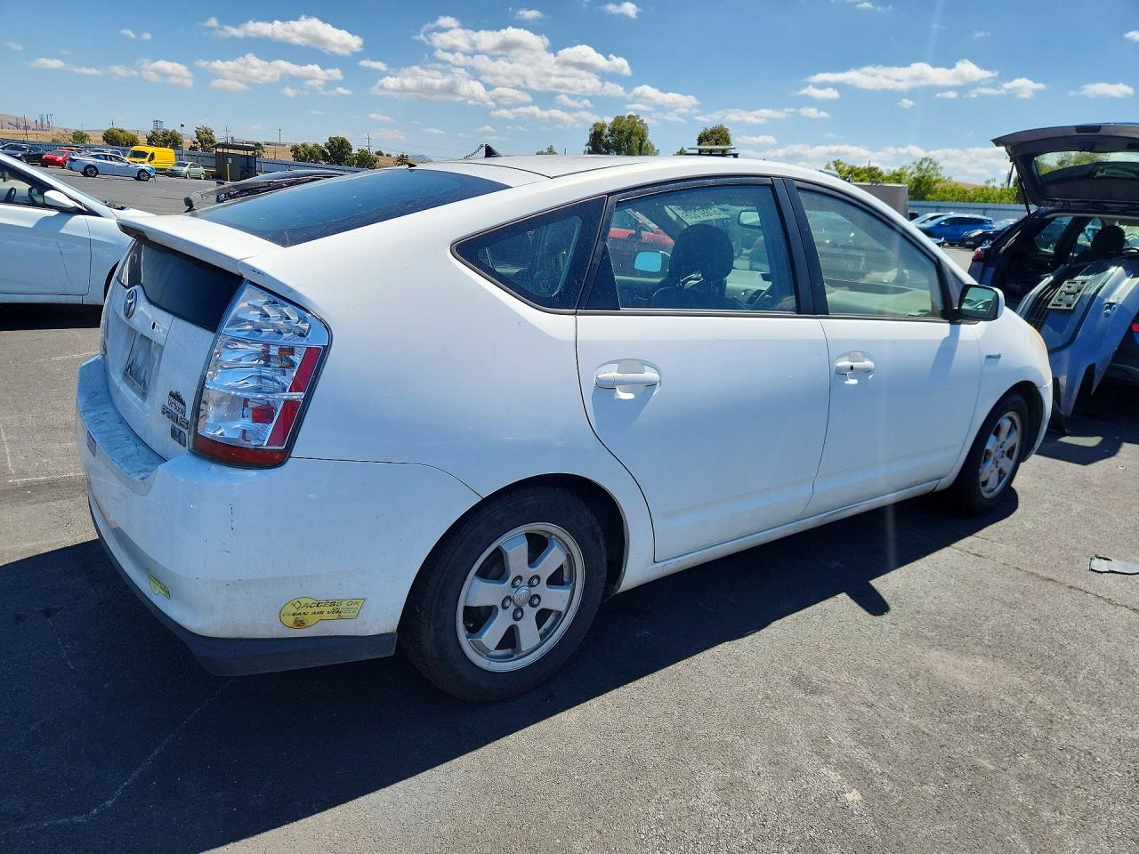2006 Toyota Prius Base White vin: JTDKB20UX63144745