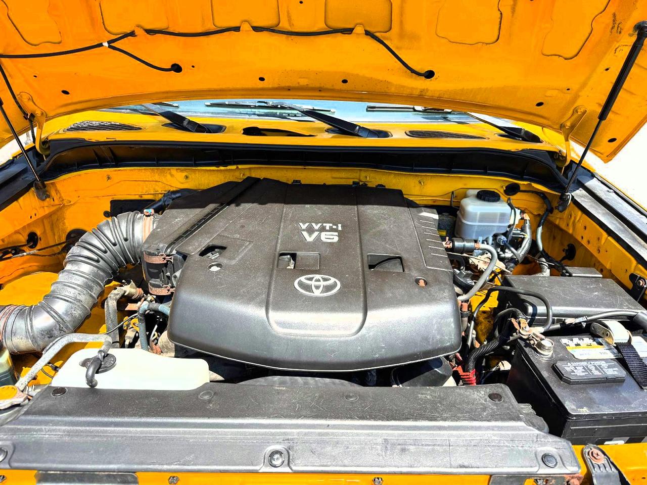 2008 Toyota Fj Cruiser Base Yellow vin: JTEBU11F08K007516