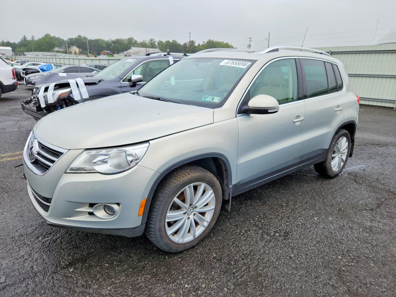 2011 Volkswagen Tiguan S Silver vin: WVGBV7AX2BW536393
