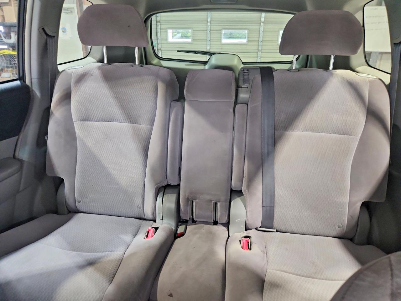 2009 Toyota Highlander Base Серебряный vin: JTEDA41A892002220