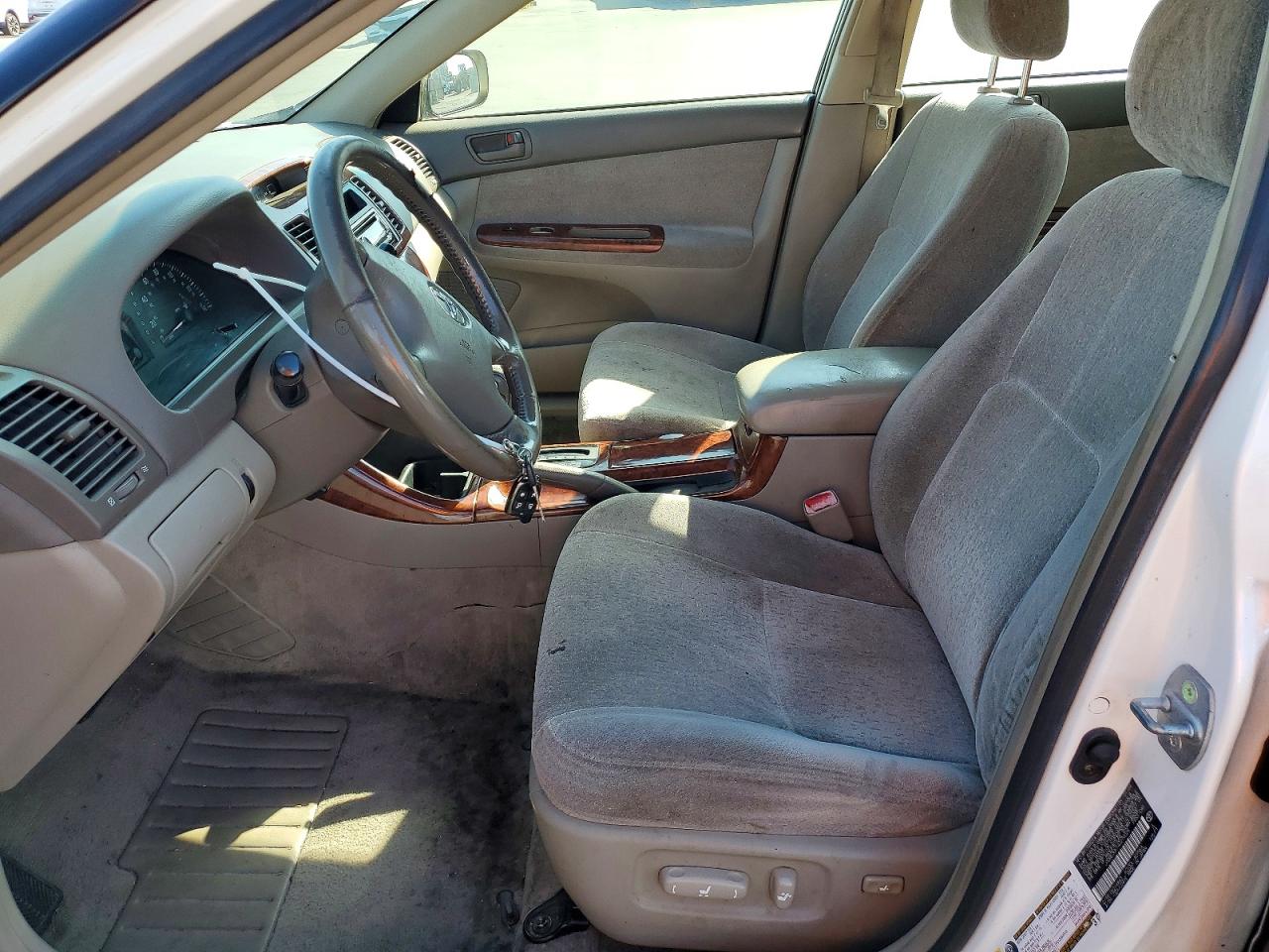 2004 Toyota Camry Le Black vin: JTDBE30K140279025