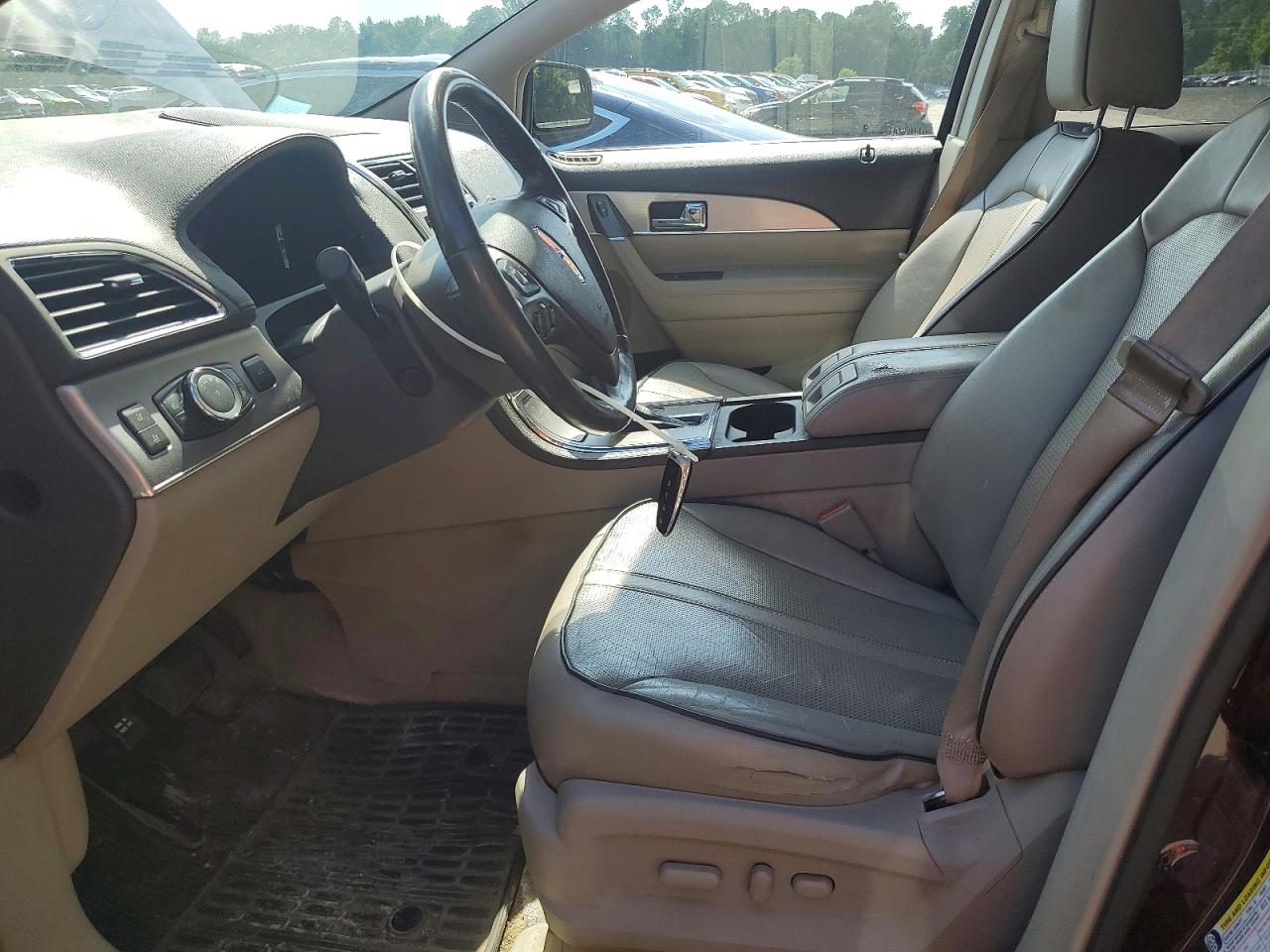 2011 Lincoln Mkx Burgundy vin: 2LMDJ8JKXBBJ13484