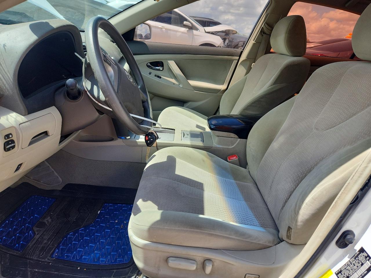 2010 Toyota Camry Le Белый vin: 4T1BF3EK7AU535657