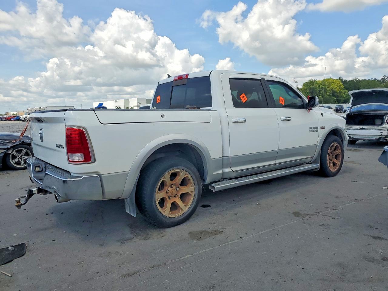 2015 Ram 1500 Laramie White vin: 1C6RR7NT7FS552351