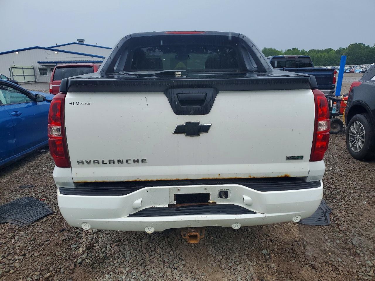 2010 Chevrolet Avalanche Lt White vin: 3GNVKFE08AG238677