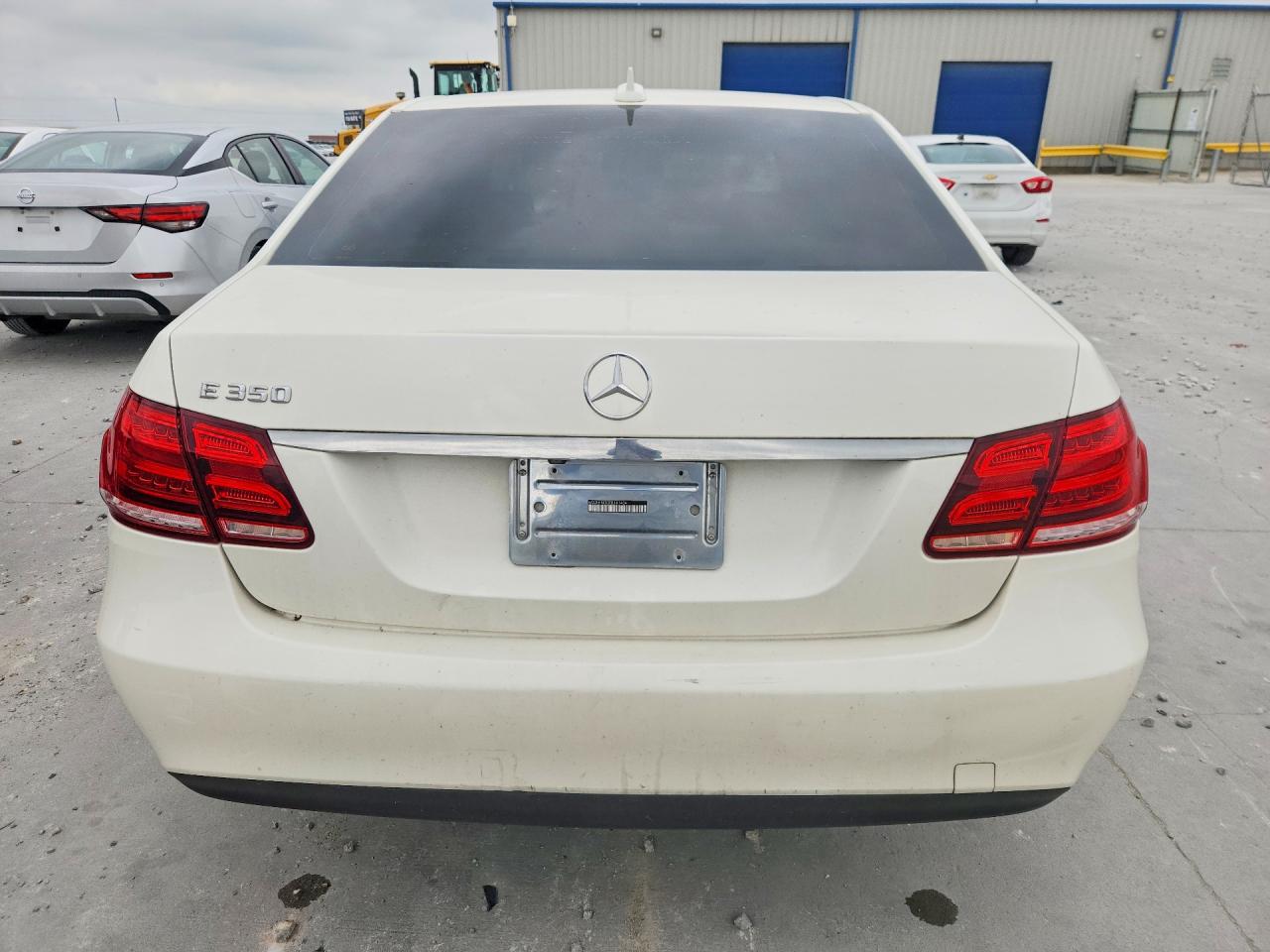 2015 Mercedes-benz E 350 White vin: WDDHF5KB3FB141404