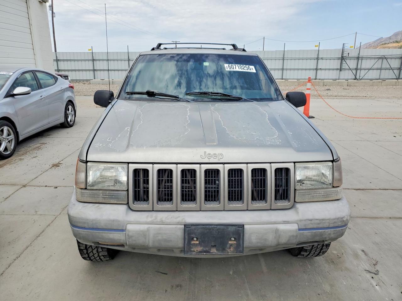 1998 Jeep Grand Cherokee Laredo Gray vin: 1J4GZ58Y2WC157042