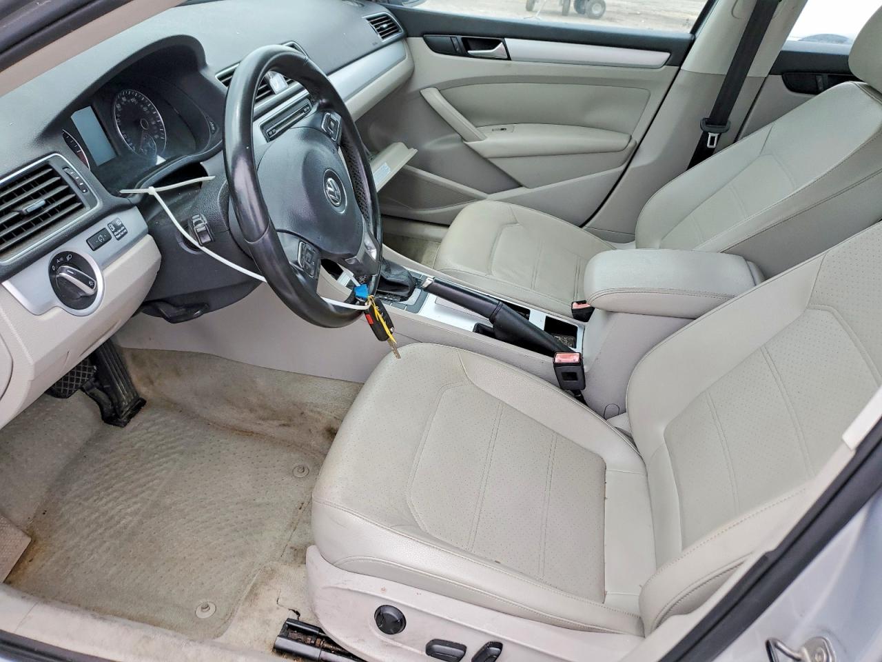 2012 Volkswagen Passat Se Серебряный vin: 1VWBN7A34CC066322