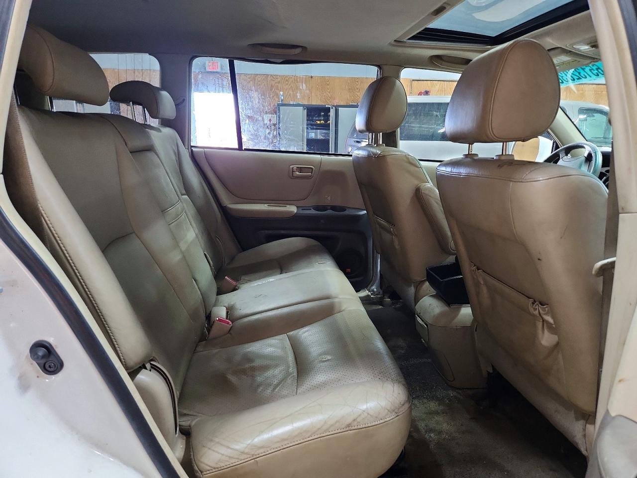 2007 Toyota Highlander Base White vin: JTEEP21A170215106