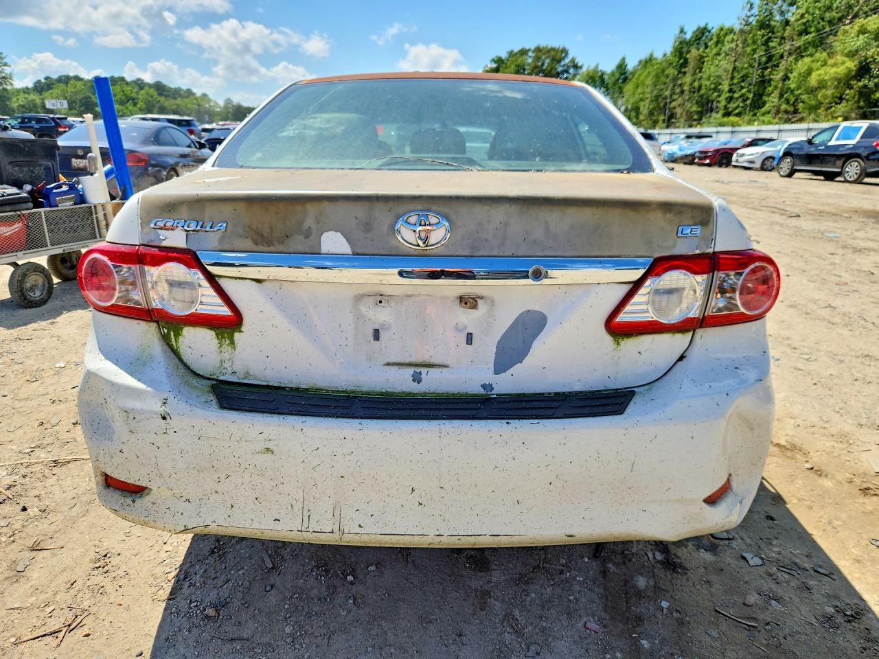 2011 Toyota Corolla Le White vin: JTDBU4EE7BJ093279