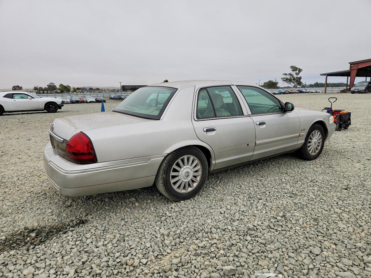 2009 Mercury Grand Marquis Ls Silver vin: 2MEHM75V09X608070