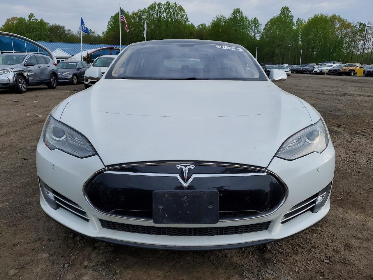 2014 Tesla Model S White vin: 5YJSA1H15EFP36580