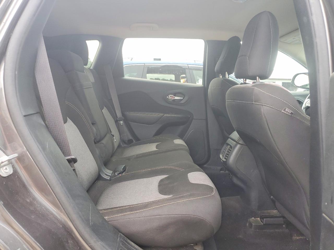 2014 Jeep Cherokee Latitude Gray vin: 1C4PJMCS9EW221018