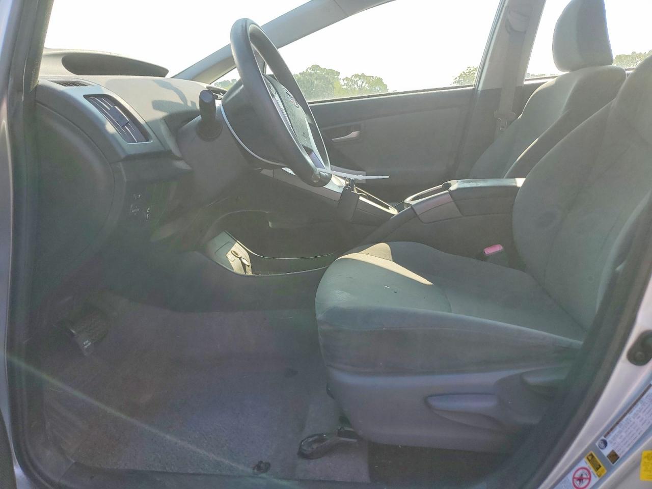 2012 Toyota Prius Two Серебряный vin: JTDKN3DU3C5412347