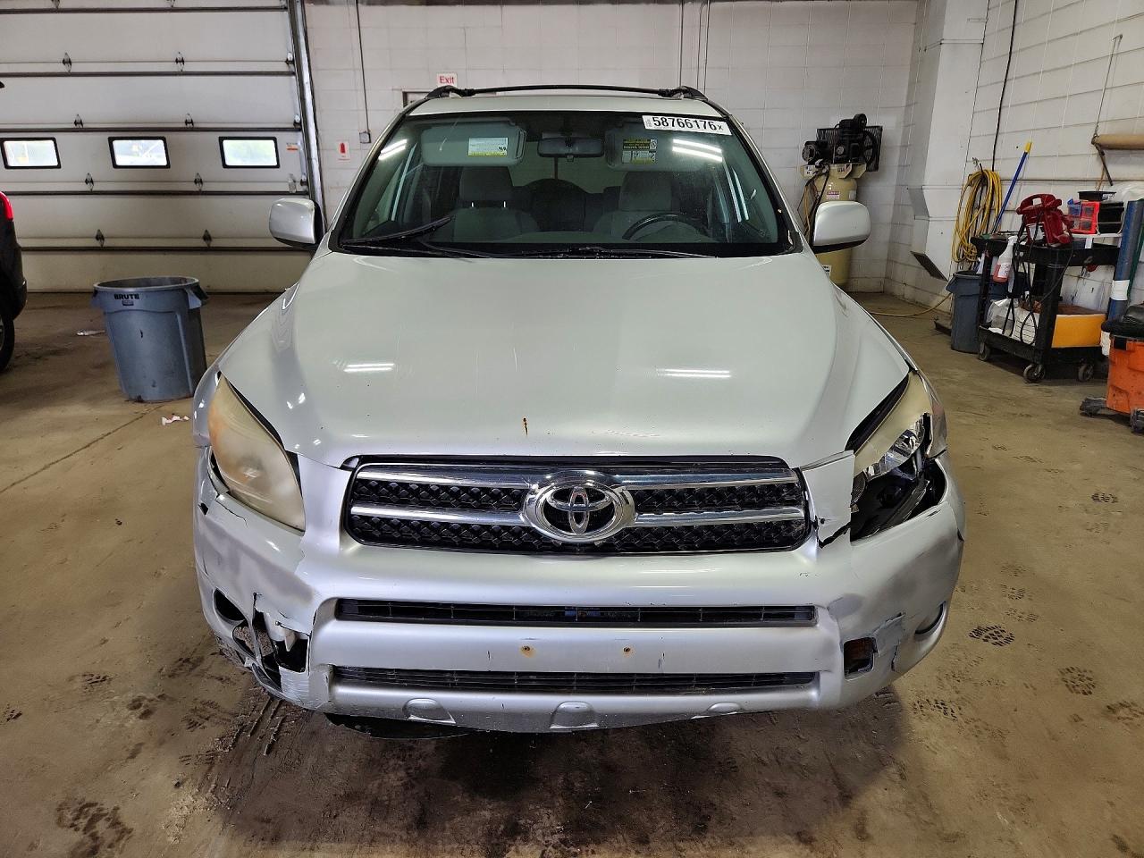 2007 Toyota Rav4 Limited Silver vin: JTMBD31V575114727