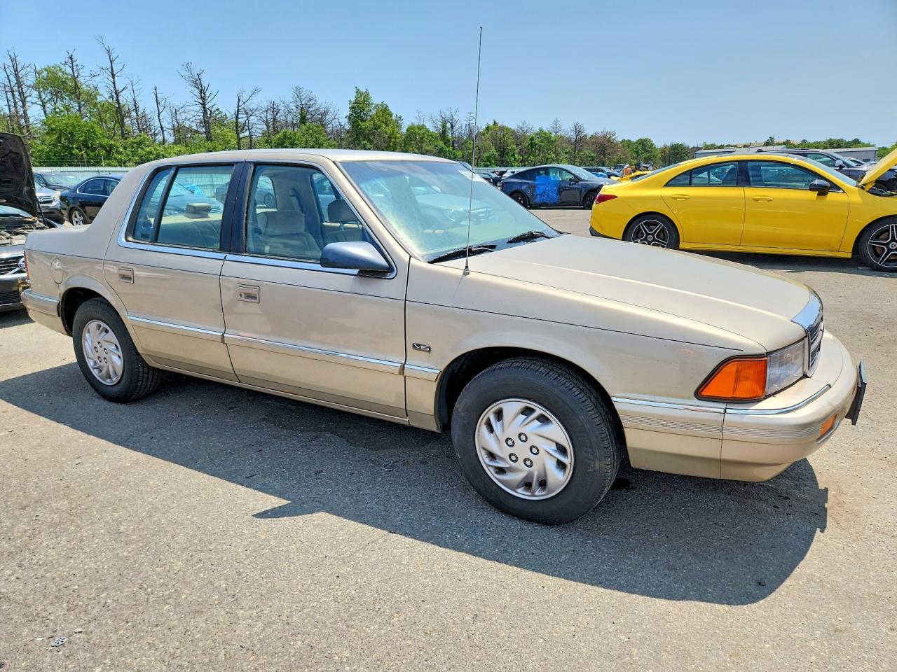 1992 Dodge Spirit Tan vin: 1B3XA4635NF204996