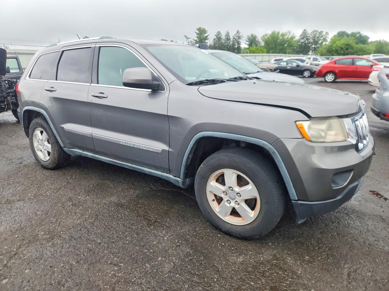 2011 Jeep Grand Cherokee Laredo Серебряный vin: 1J4RR4GG8BC656367
