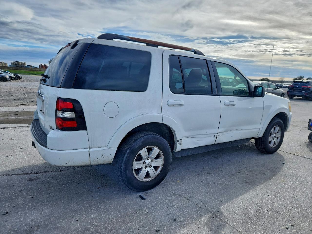 2009 Ford Explorer Xlt White vin: 1FMEU73E09UA37254
