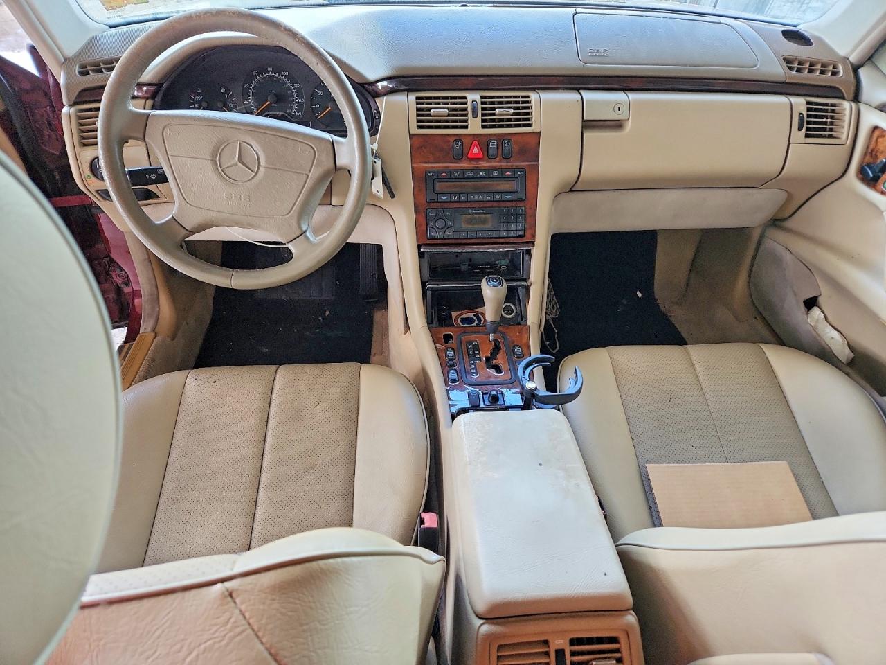 1999 Mercedes-benz E 300td Maroon vin: WDBJF25H8XA825025