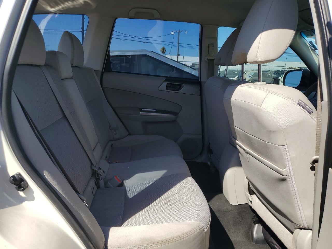 2013 Subaru Forester 2.5x White vin: JF2SHABC1DH432944
