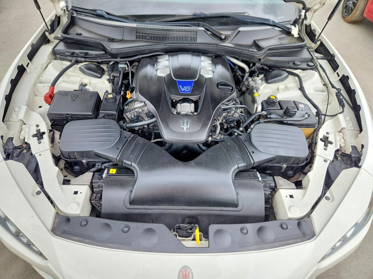 2014 Maserati Ghibli S White vin: ZAM57RTA3E1113173