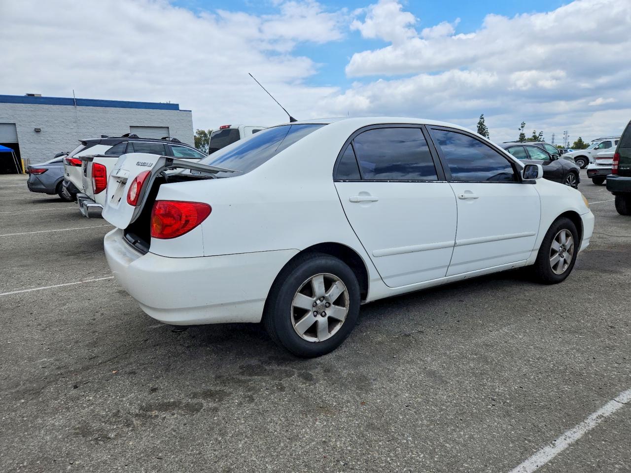 2003 Toyota Corolla Le White vin: 1NXBR32EX3Z026977