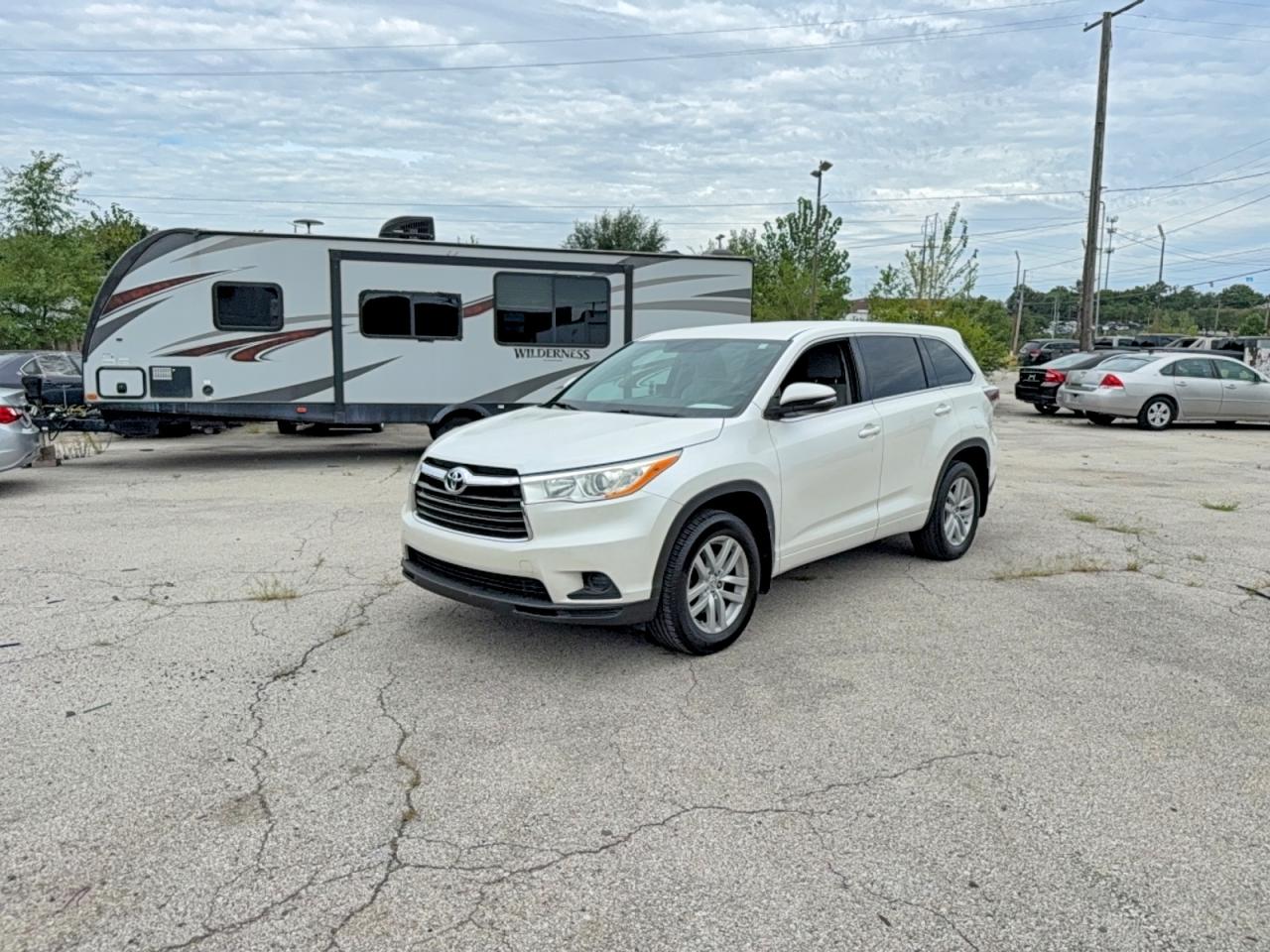 2014 Toyota Highlander Le Белый vin: 5TDBKRFH1ES015566