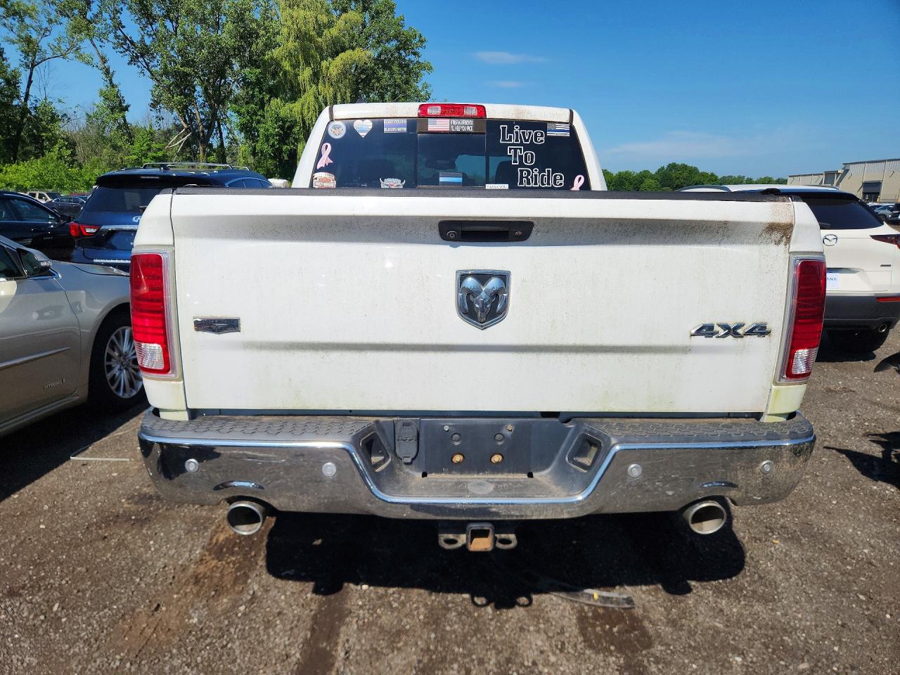 2015 Ram 1500 Laramie Белый vin: 1C6RR7NMXFS531616