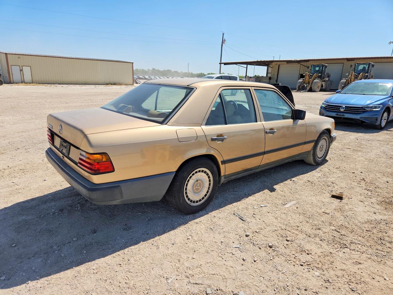 1987 Mercedes-benz 300 E Gold vin: WDBEA30D3HA539059