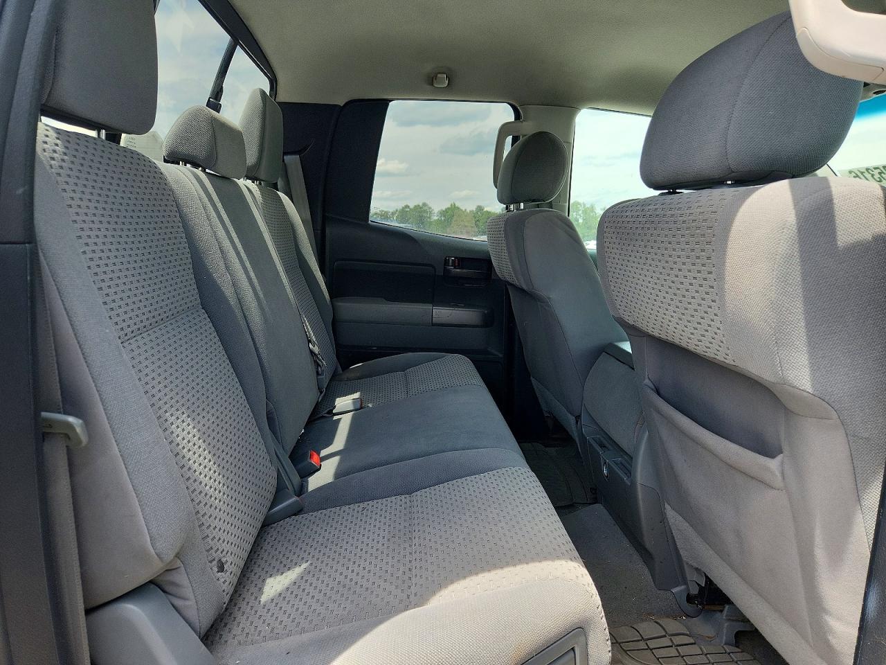 2011 Toyota Tundra Double Cab Sr5 Silver vin: 5TFRY5F12BX101578