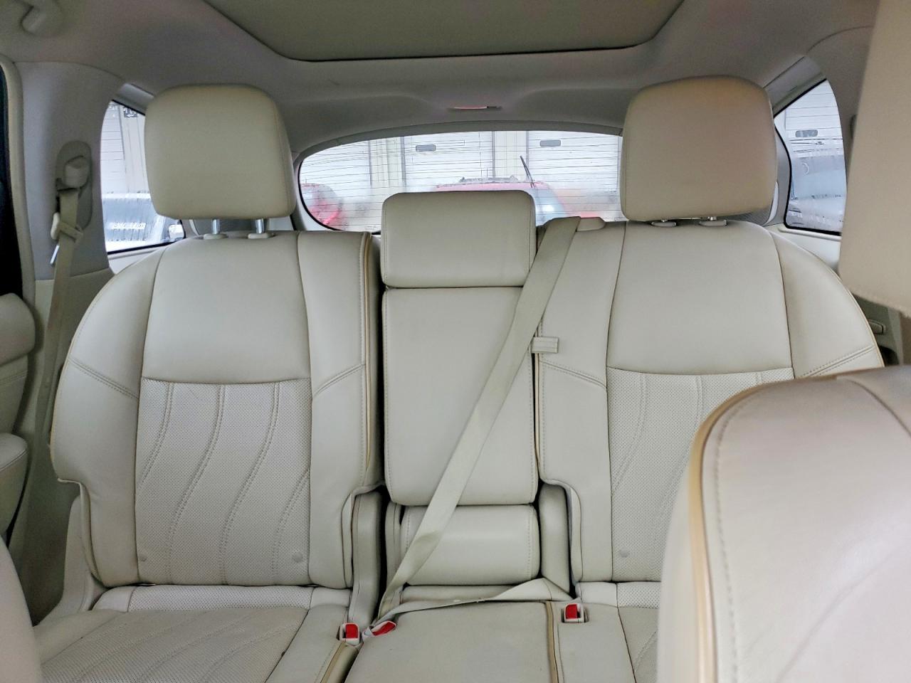 2013 Infiniti Jx35 Base White vin: 5N1AL0MMXDC352396