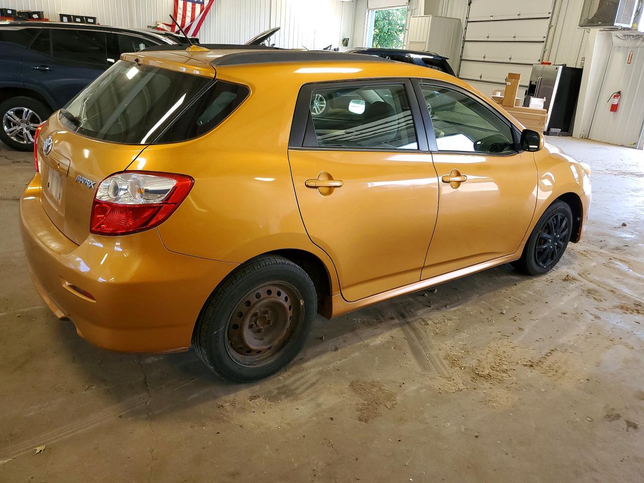 2009 Toyota Matrix Base Orange vin: 2T1KU40E59C159678