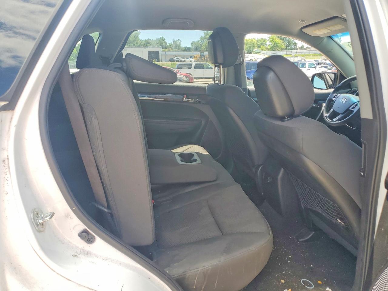 2011 Kia Sorento Lx Белый vin: 5XYKT4A18BG130197