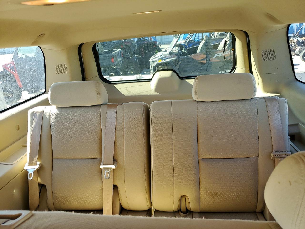 2010 Chevrolet Suburban C1500 Ls White vin: 1GNUCHE02AR172048
