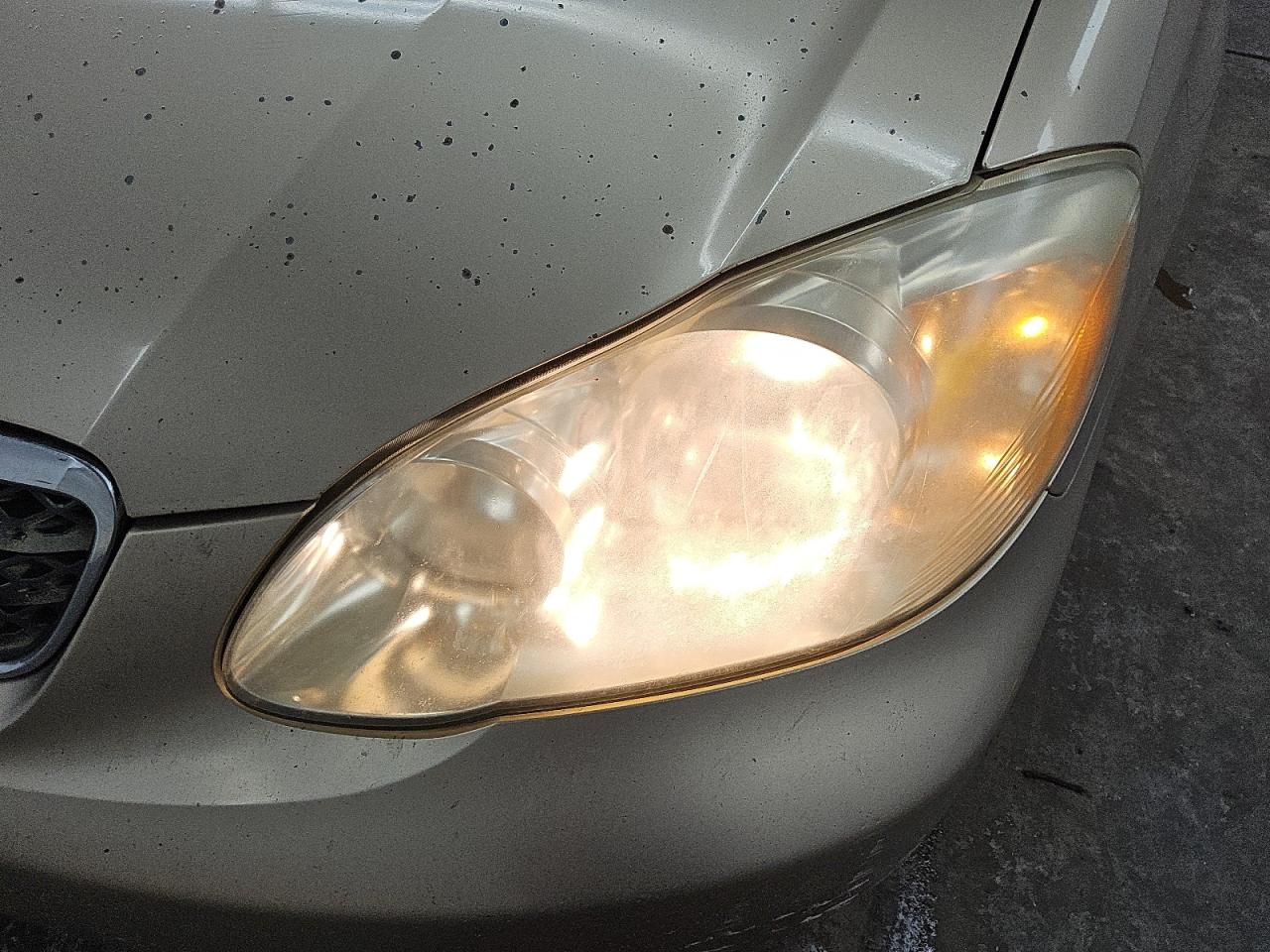 2005 Toyota Corolla Le Beige vin: 1NXBR32E35Z411090 Damage: Left Head Lamp, Faded, Repair Required