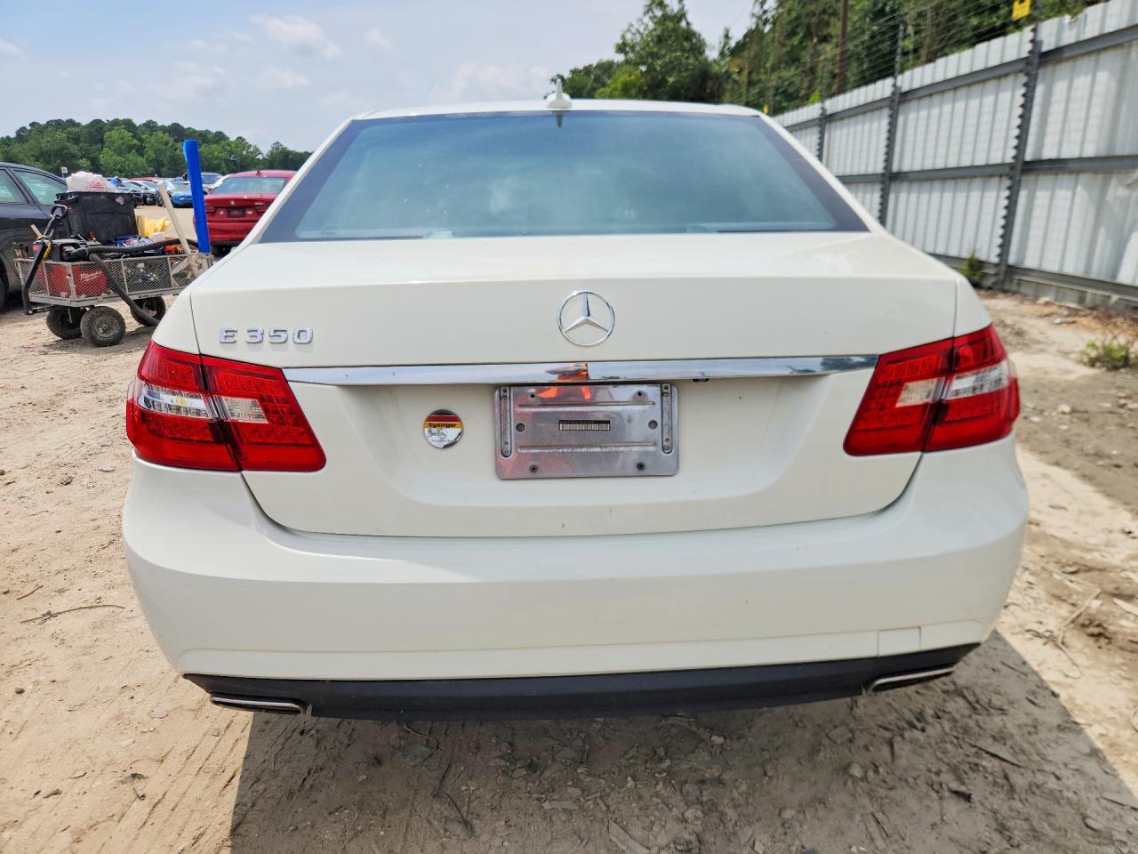 2012 Mercedes-benz E 350 White vin: WDDHF5KB6CA592358