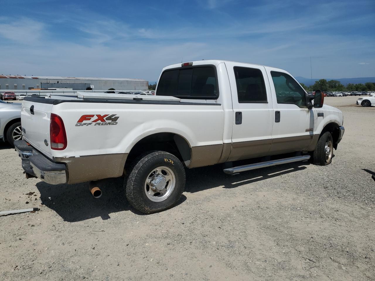 2004 Ford F250 Super Duty White vin: 1FTNW21P84EC11306 Damage: Right Bed Side, Dent(S) W/No Paint Dmg, > 12 Inches