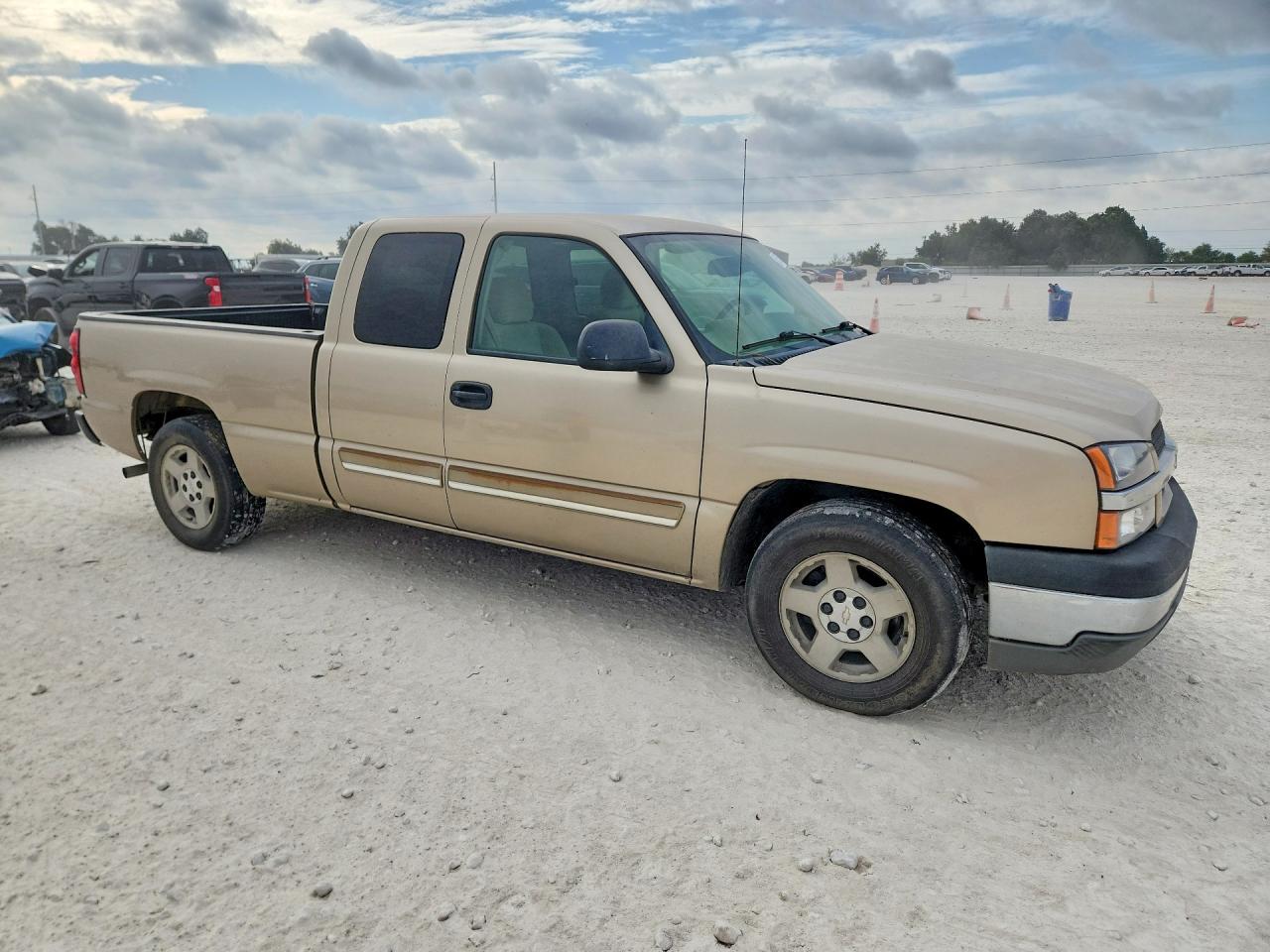 2005 Chevrolet Silverado C1500 Золотой vin: 2GCEC19V951310872