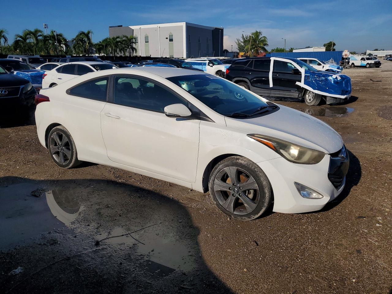 2014 Hyundai Elantra Coupe Base White vin: KMHDH6AH1EU026586