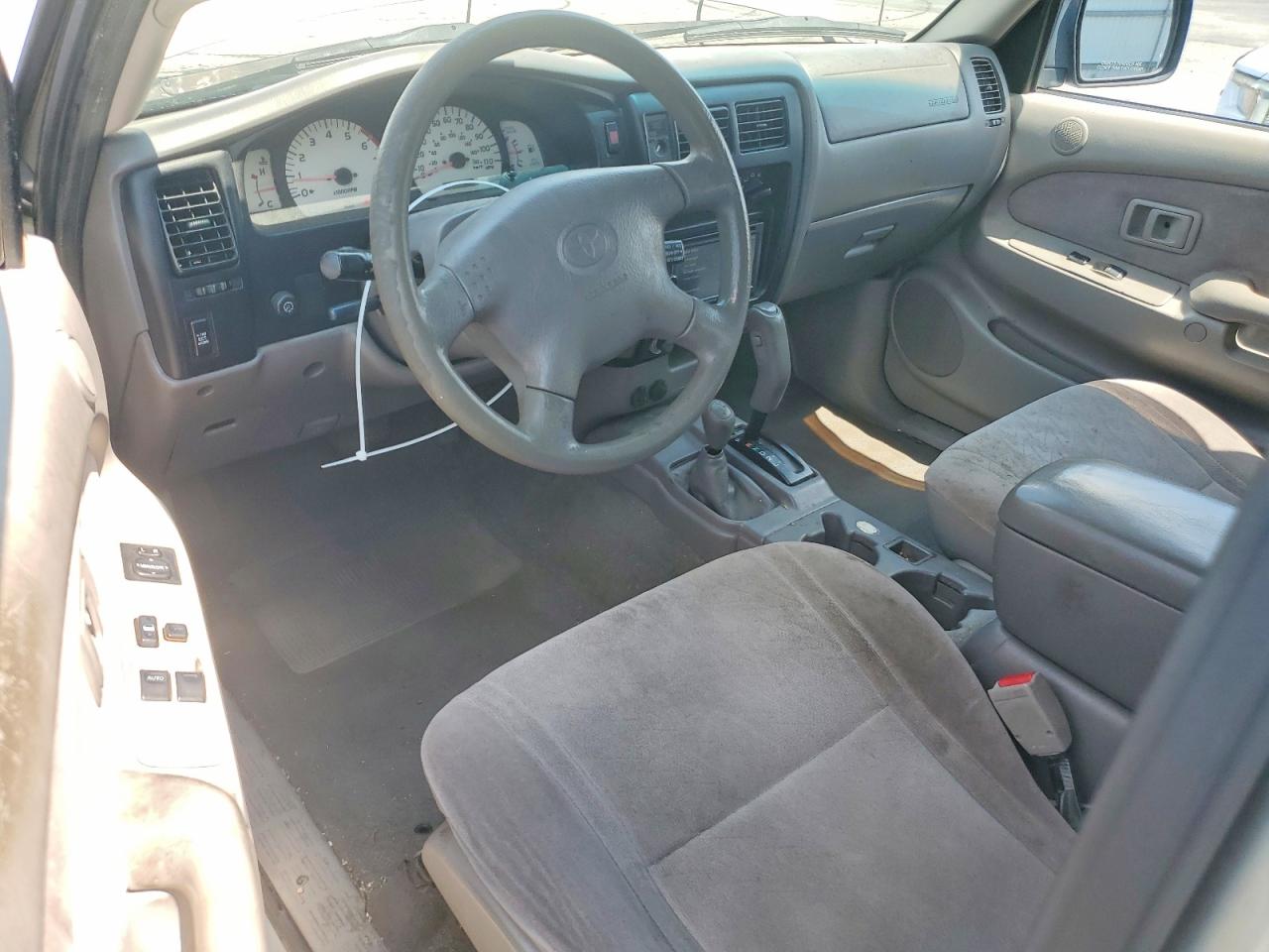 2002 Toyota Tacoma Xtracab Silver vin: 5TEWM72N02Z075171