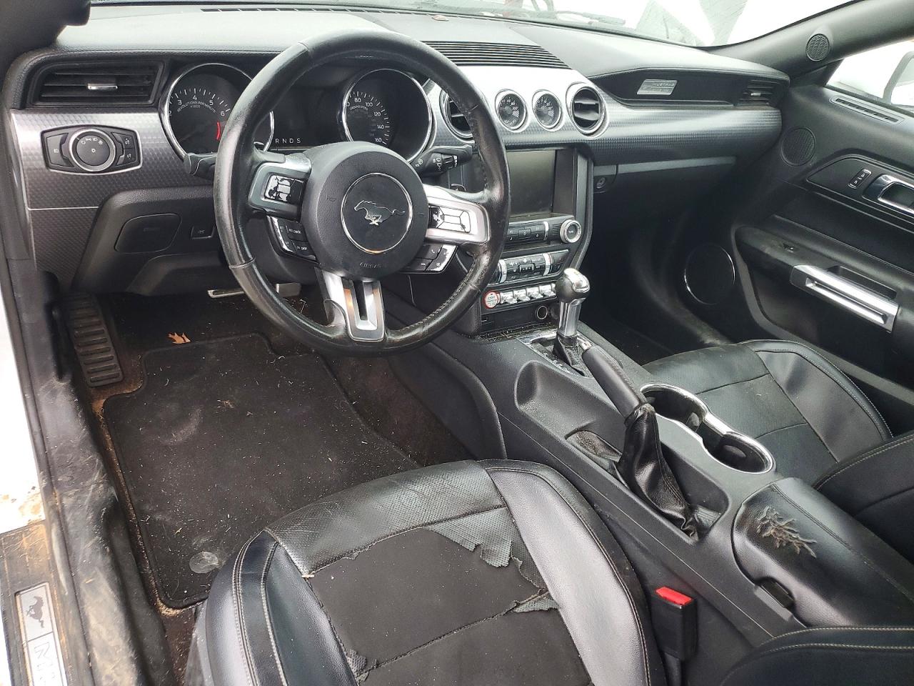 2015 Ford Mustang White vin: 1FATP8UH0F5429339