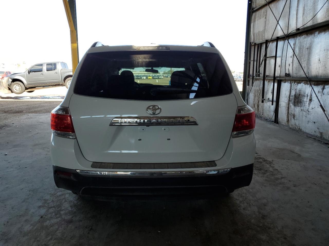 2012 Toyota Highlander Base White vin: 5TDZK3EH1C5070870