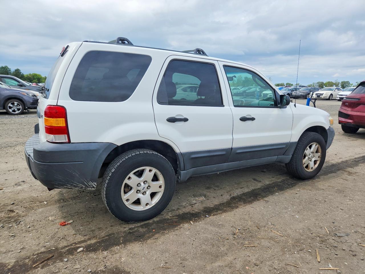 2006 Ford Escape Xlt White vin: 1FMCU93196KA44680