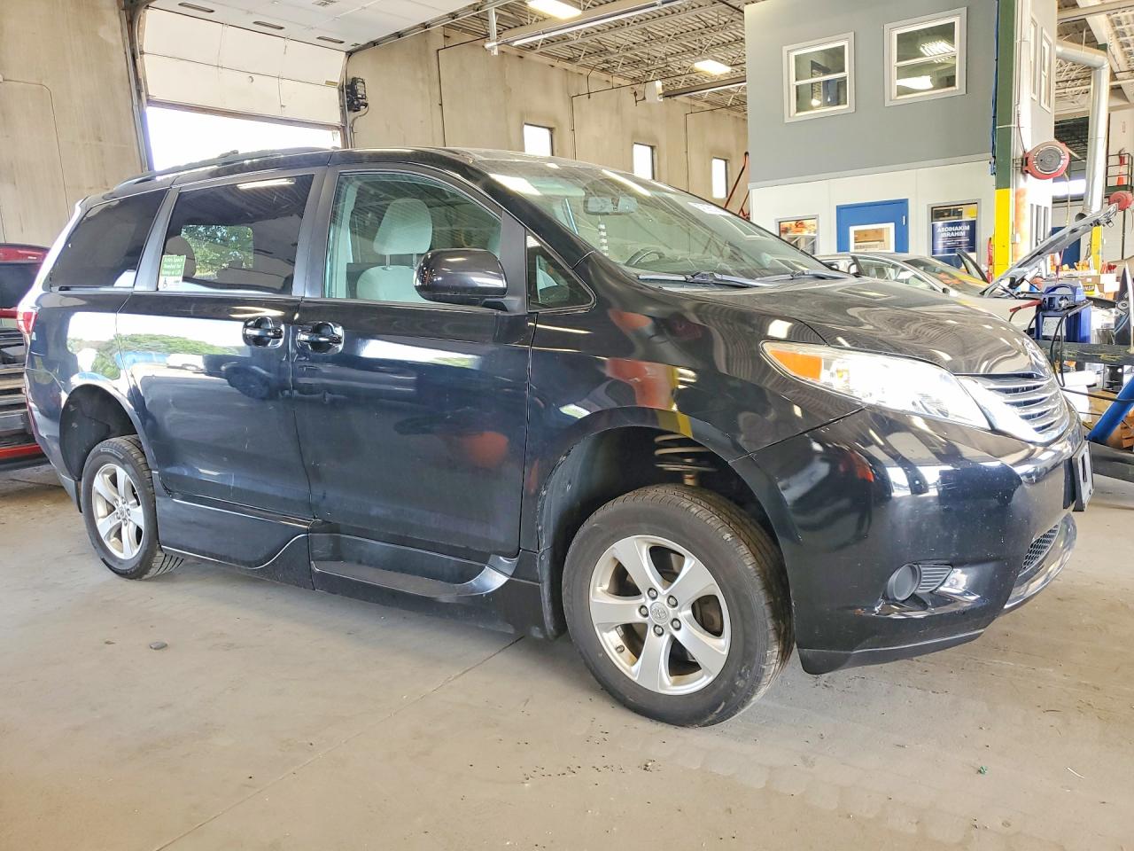 2015 Toyota Sienna Le Black vin: 5TDKK3DC3FS613518