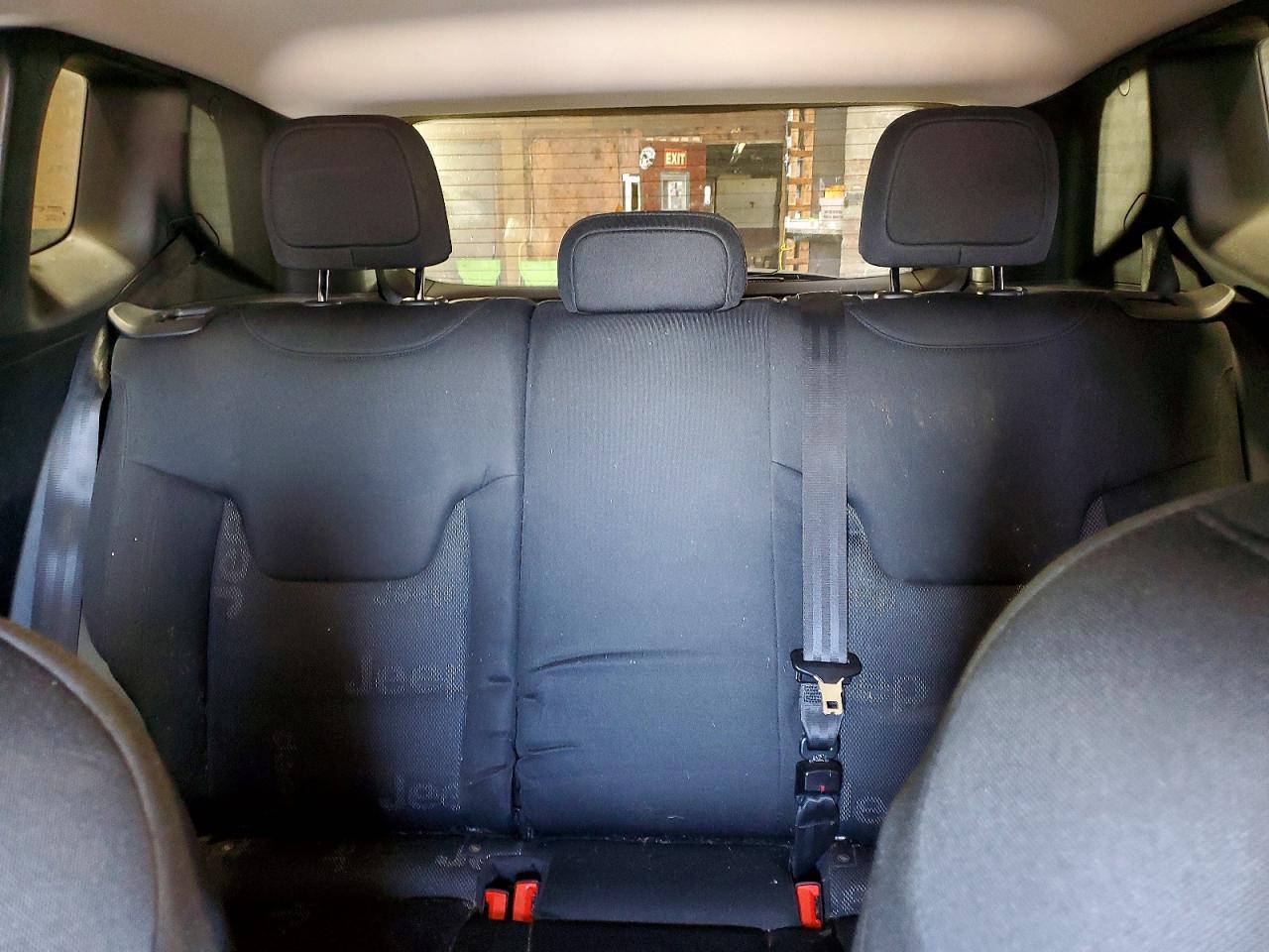 2015 Jeep Renegade Latitude Black vin: ZACCJBBT1FPB31616