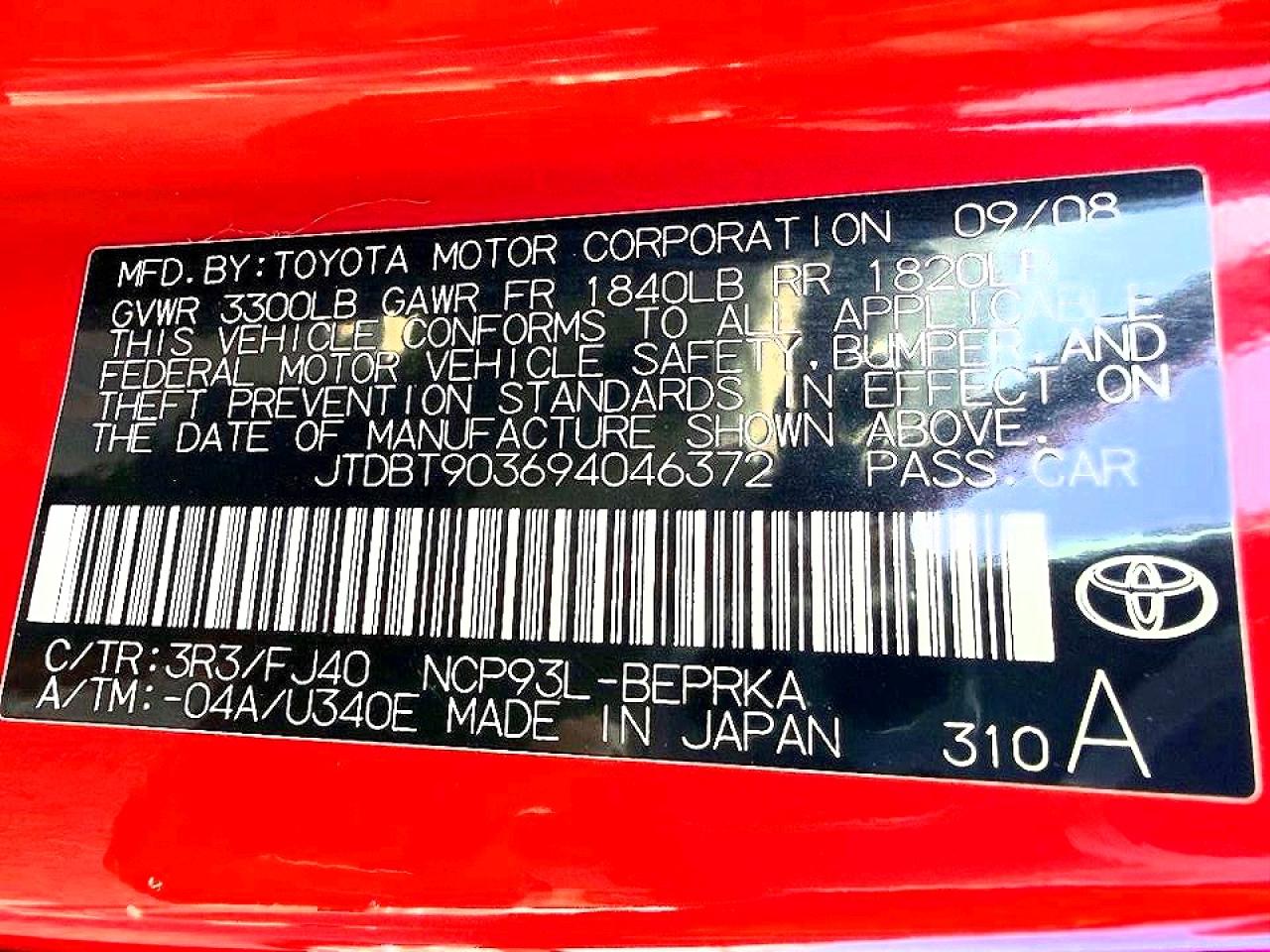 2009 Toyota Yaris Base Red vin: JTDBT903694046372